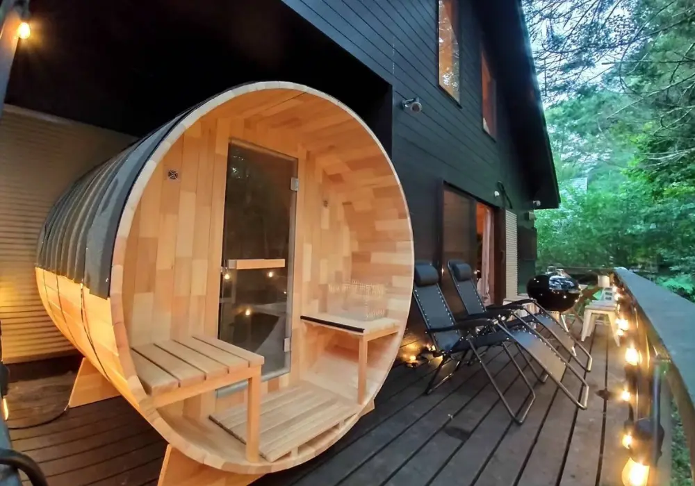 【バレルサウナ】Aタイプ 室内2名用/外椅子あり 1,800×1,800mm＜ヘムロック＞