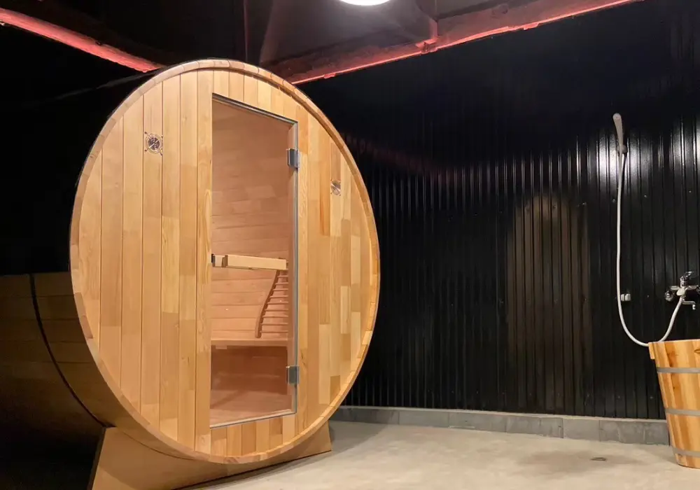 【バレルサウナ】Bタイプ 室内4名用/外椅子なし 1,800×1,800mm＜ヘムロック＞