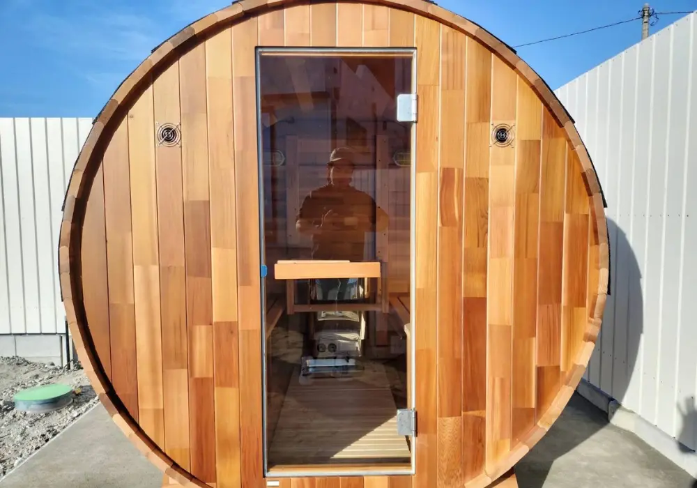 【バレルサウナ】Cタイプ 室内4名用/外椅子あり 2,400×1,800mm＜レッドシダー＞