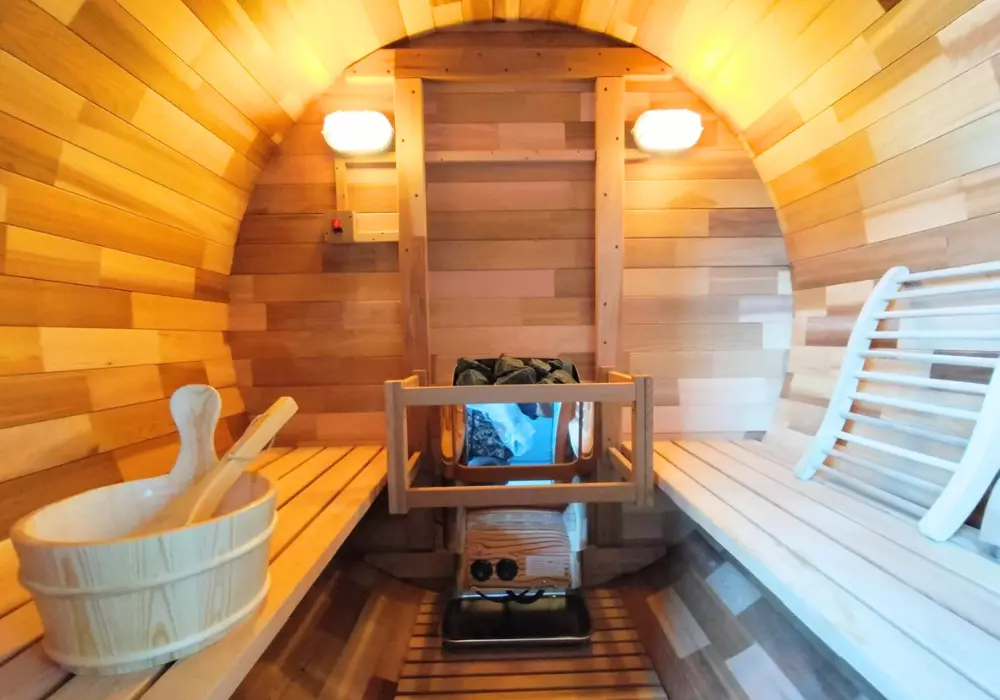【バレルサウナ】Cタイプ 室内4名用/外椅子あり 2,400×1,800mm＜レッドシダー＞