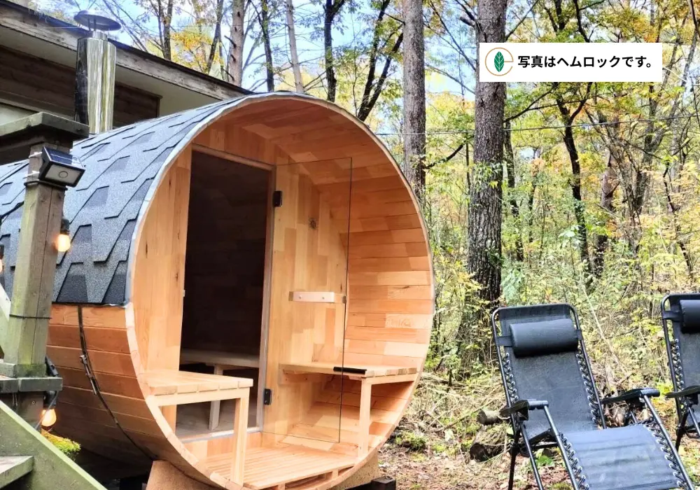 【バレルサウナ&薪ストーブセット】Eタイプ 室内4名用/外椅子あり 2,400×1,800mm＜レッドシダー＞