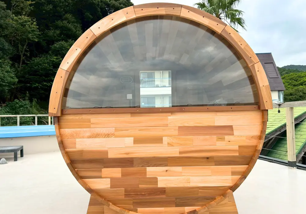 【バレルサウナ】ハーフ窓Bタイプ 室内4名用/外椅子なし 1,800×1,800mm＜レッドシダー＞