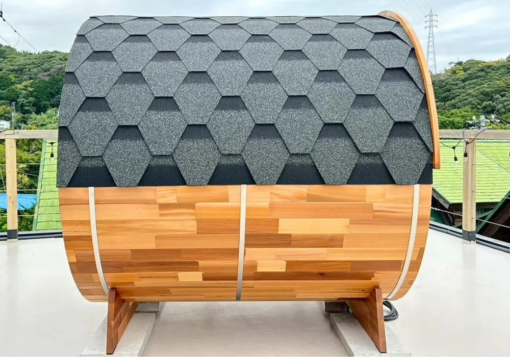 【バレルサウナ】ハーフ窓Bタイプ 室内4名用/外椅子なし 1,800×1,800mm＜レッドシダー＞