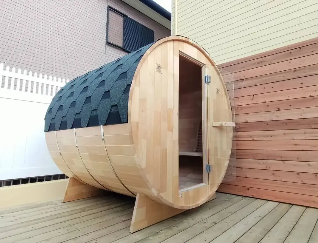 【バレルサウナ】Cタイプ 室内4名用/外椅子あり 2,400×1,800mm＜レッドシダー＞