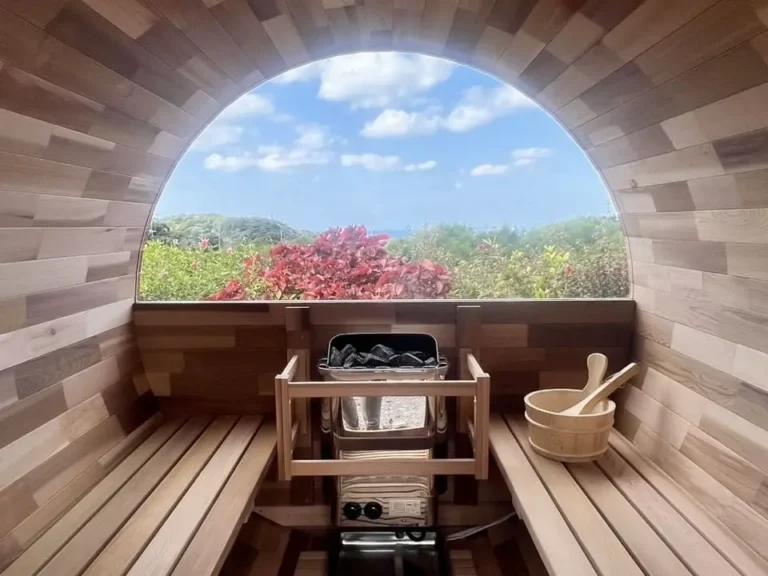 【民泊】ハーフ窓バレルサウナ(室内4名用)導入事例＜沖縄県 民泊 Y様＞